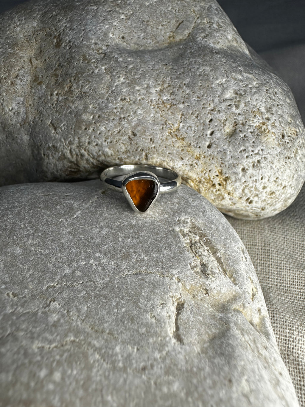 ANILLO DE VIDRIO MARINO ÁMBAR TOSTADO