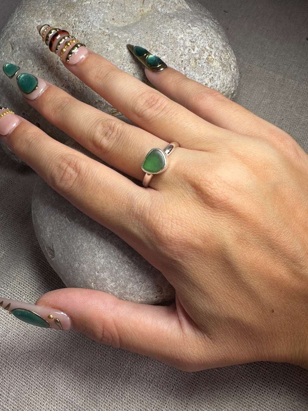 ANILLO DE VIDRIO MARINO VERDE TALLA 12