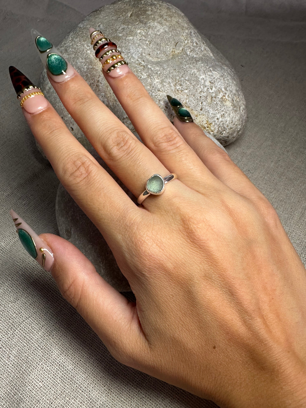 ANILLO DE VIDRIO MARINO GRISÁCEO TALLA 12