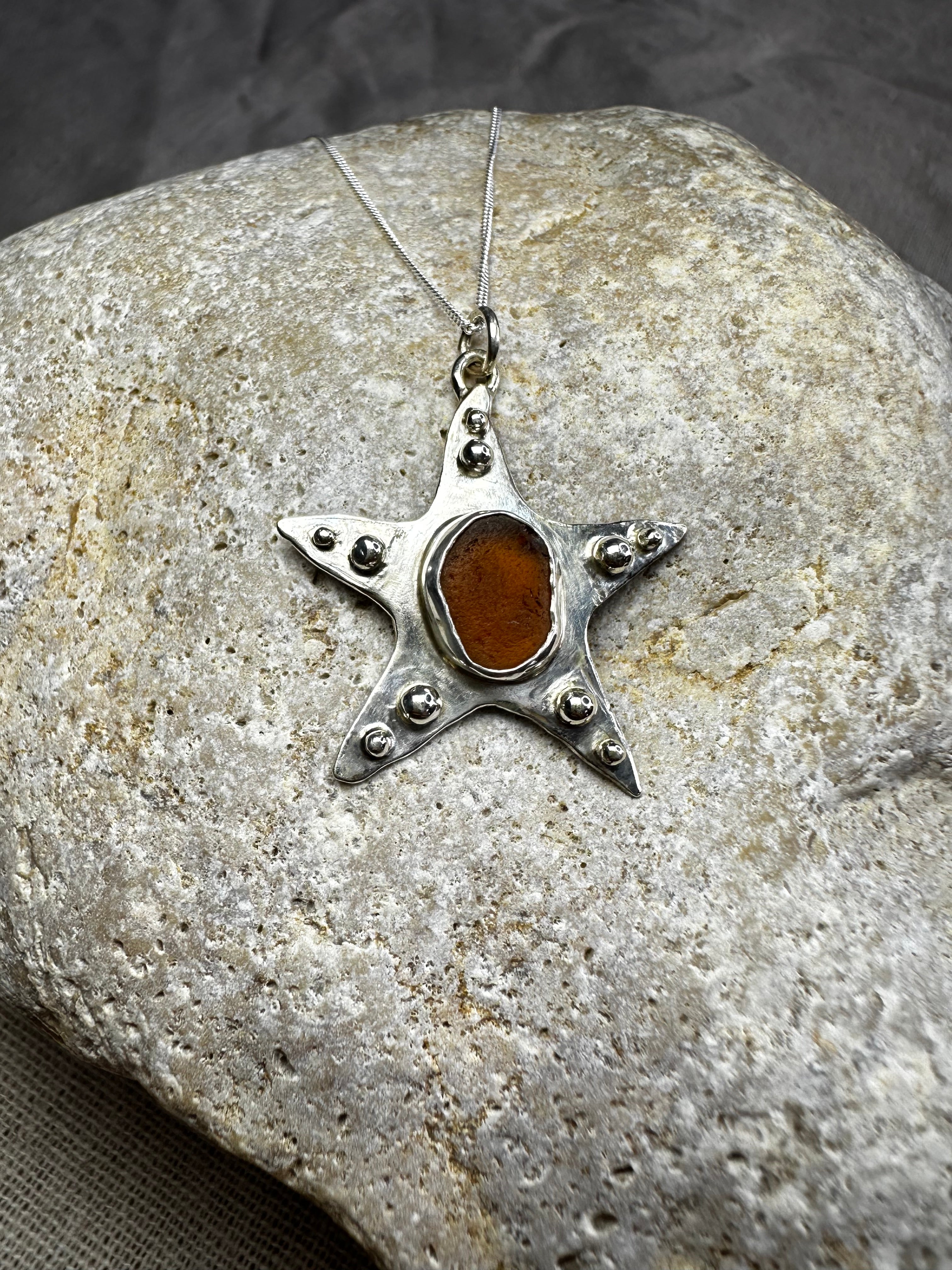 COLGANTE ESTRELLA DE MAR ÁMBAR